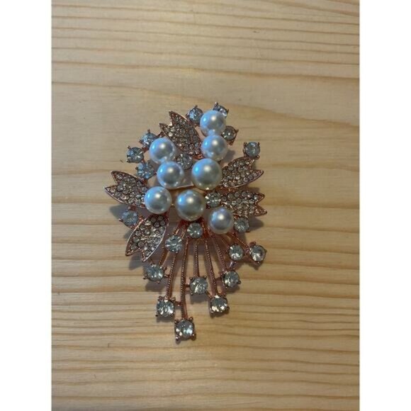Vintage Style Pearl & Rhinestone Brooch Pin - Picture 1 of 4
